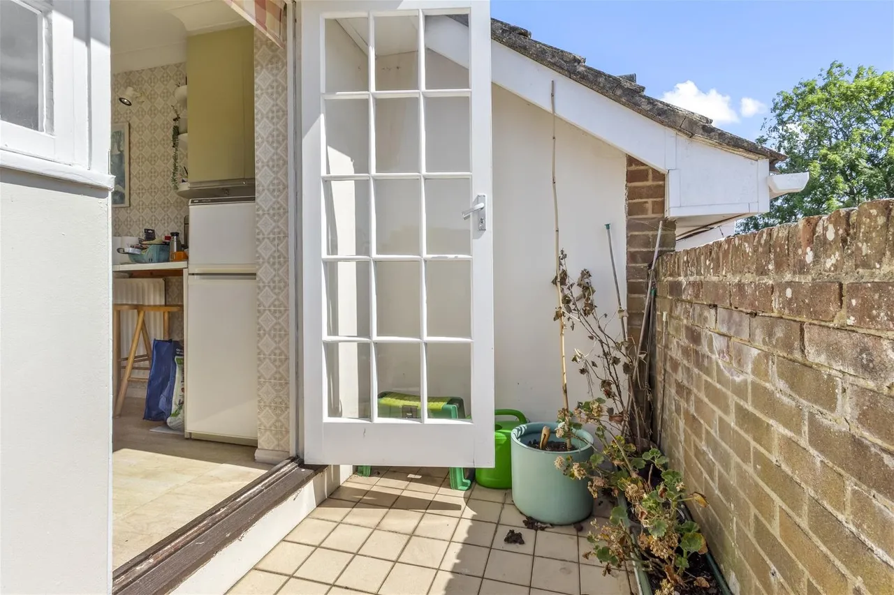 Lamorna Grove, Worthing, photo 15