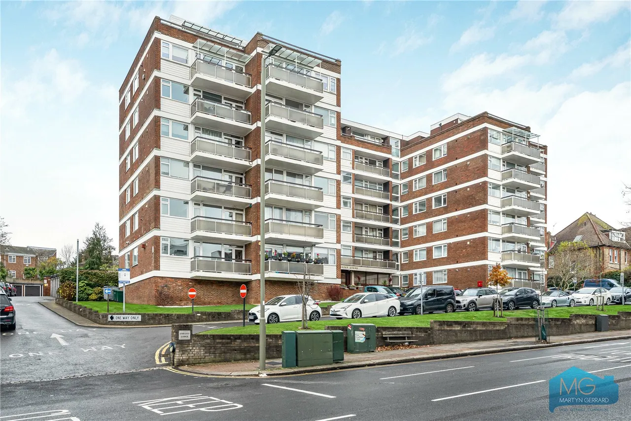 2 bed flat for sale, Regents Park Road, London, N3