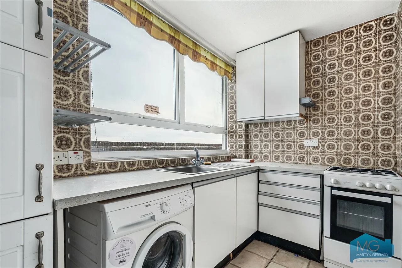Regents Park Road, London, N3, photo 5