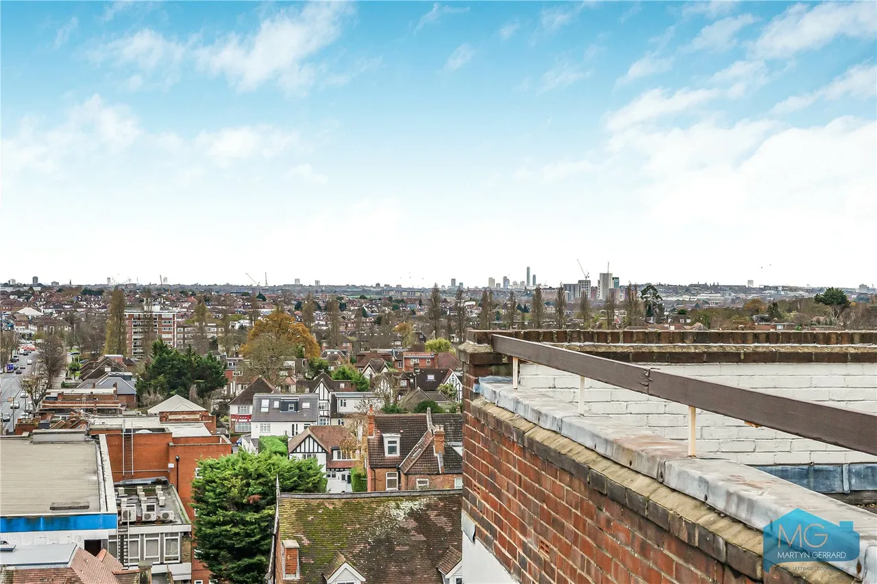 Regents Park Road, London, N3, photo 16