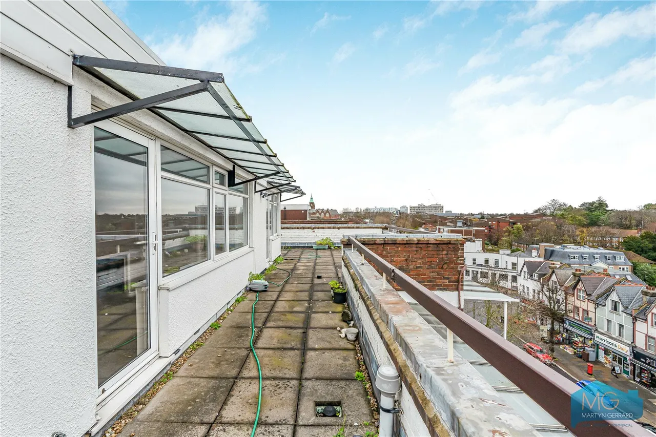 Regents Park Road, London, N3, photo 13