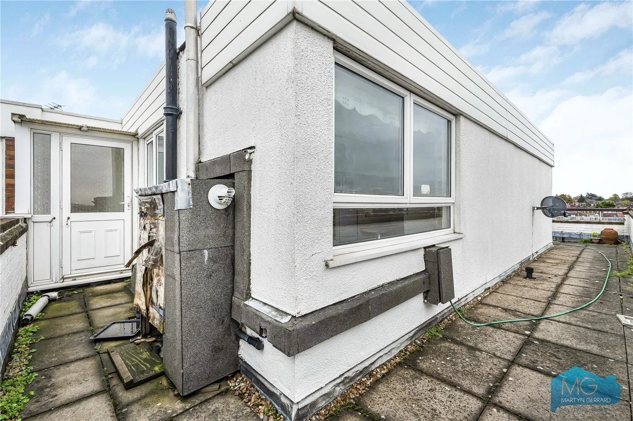 Regents Park Road, London, N3, photo 12