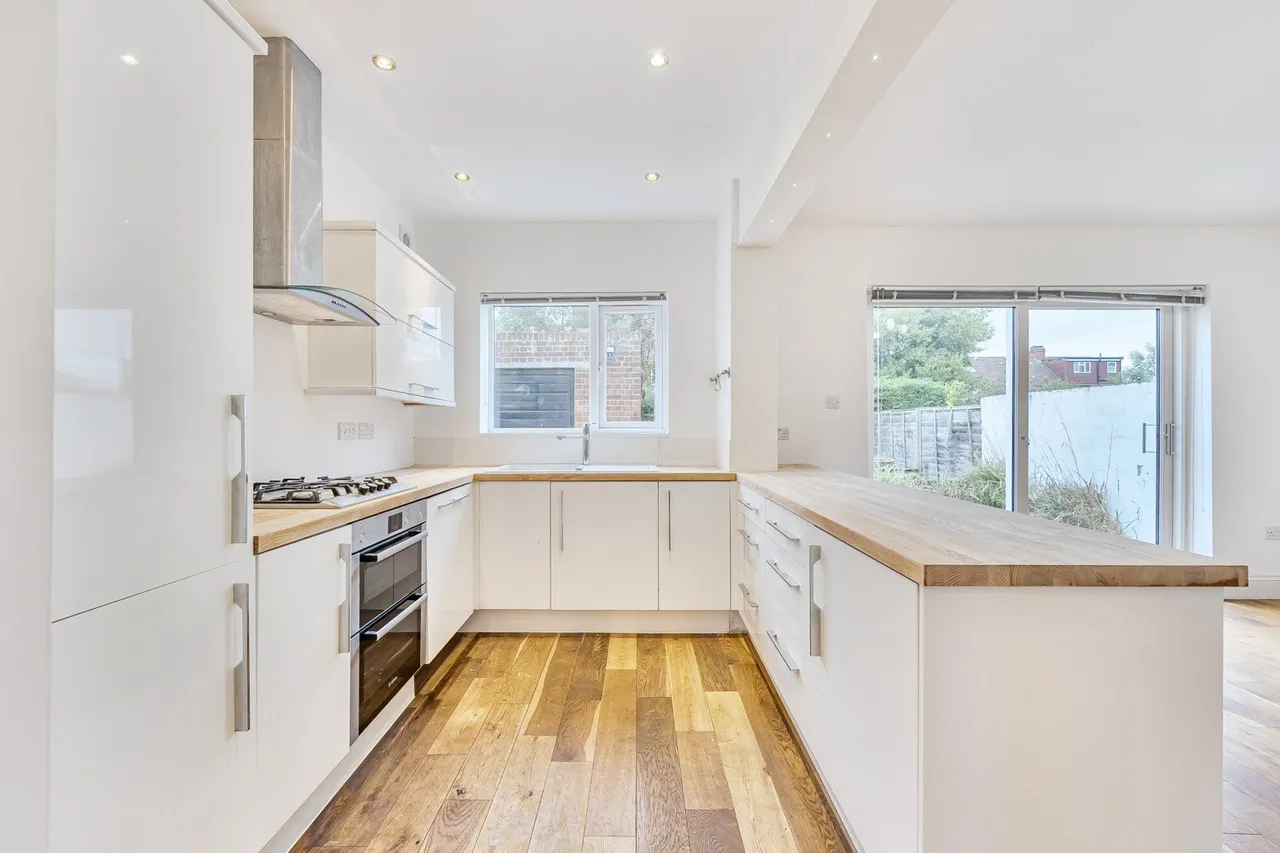 Canberra Road, SE7, photo 2
