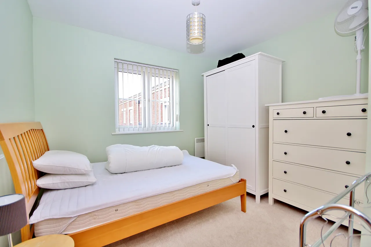 Goldsworth Road, Woking, GU21, photo 10