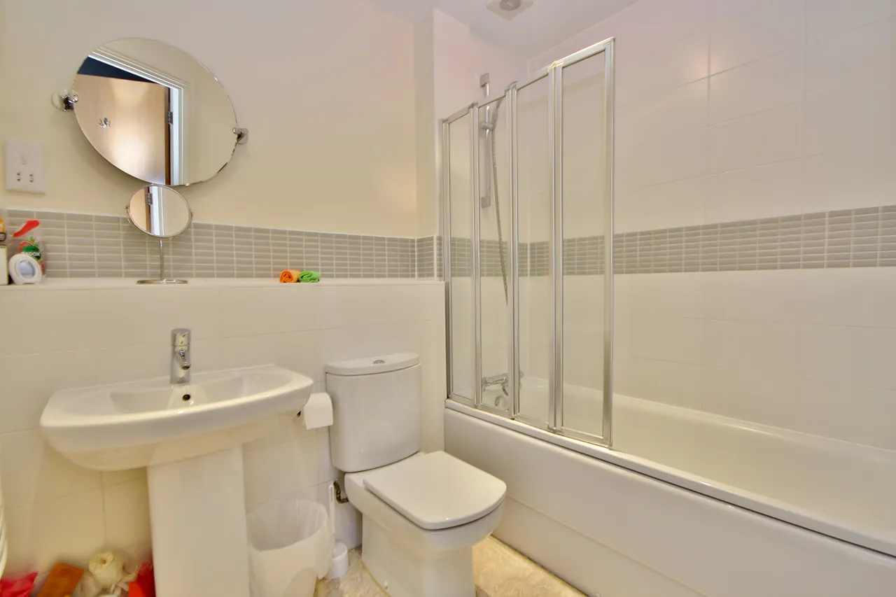 Goldsworth Road, Woking, GU21, photo 5