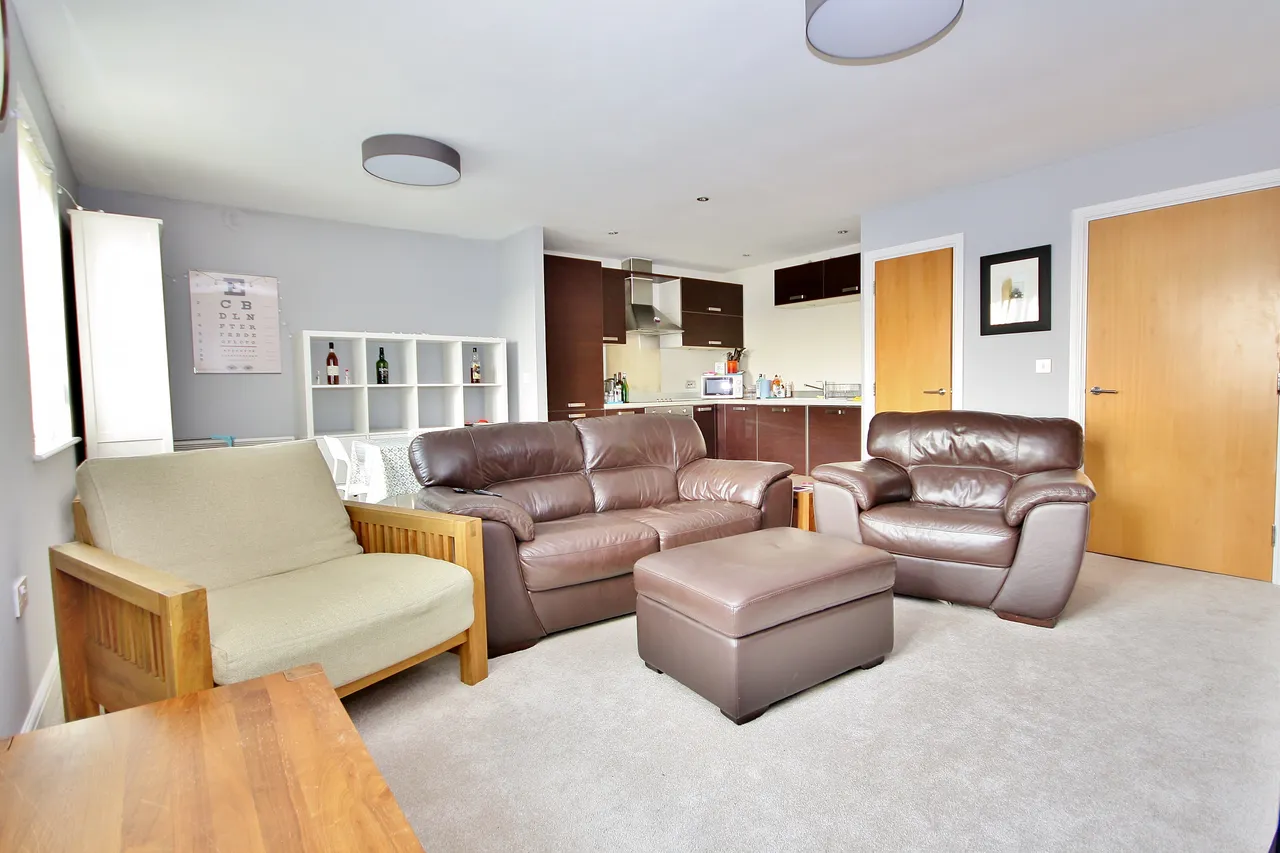 Goldsworth Road, Woking, GU21, photo 4