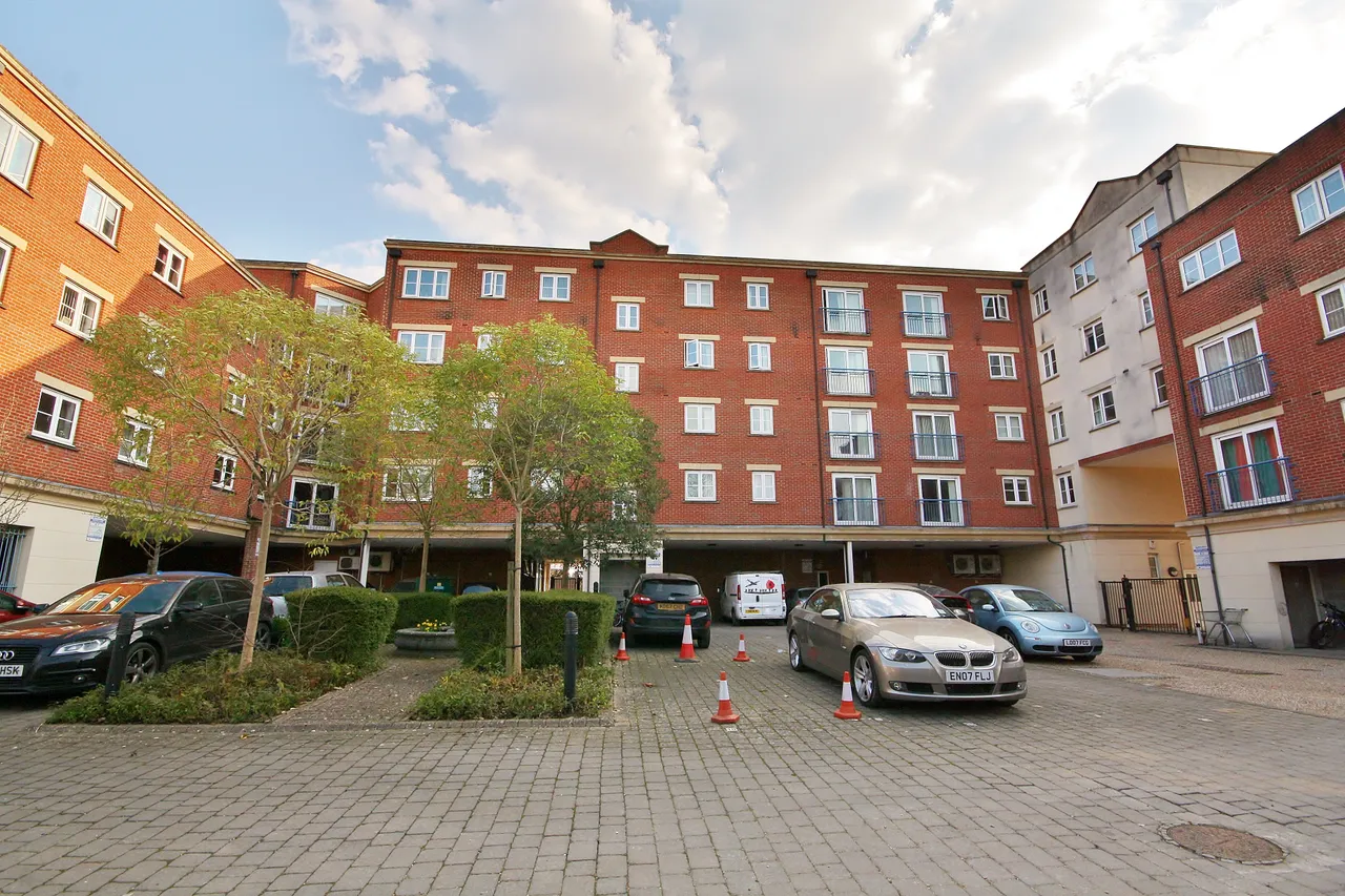 Goldsworth Road, Woking, GU21, photo 8