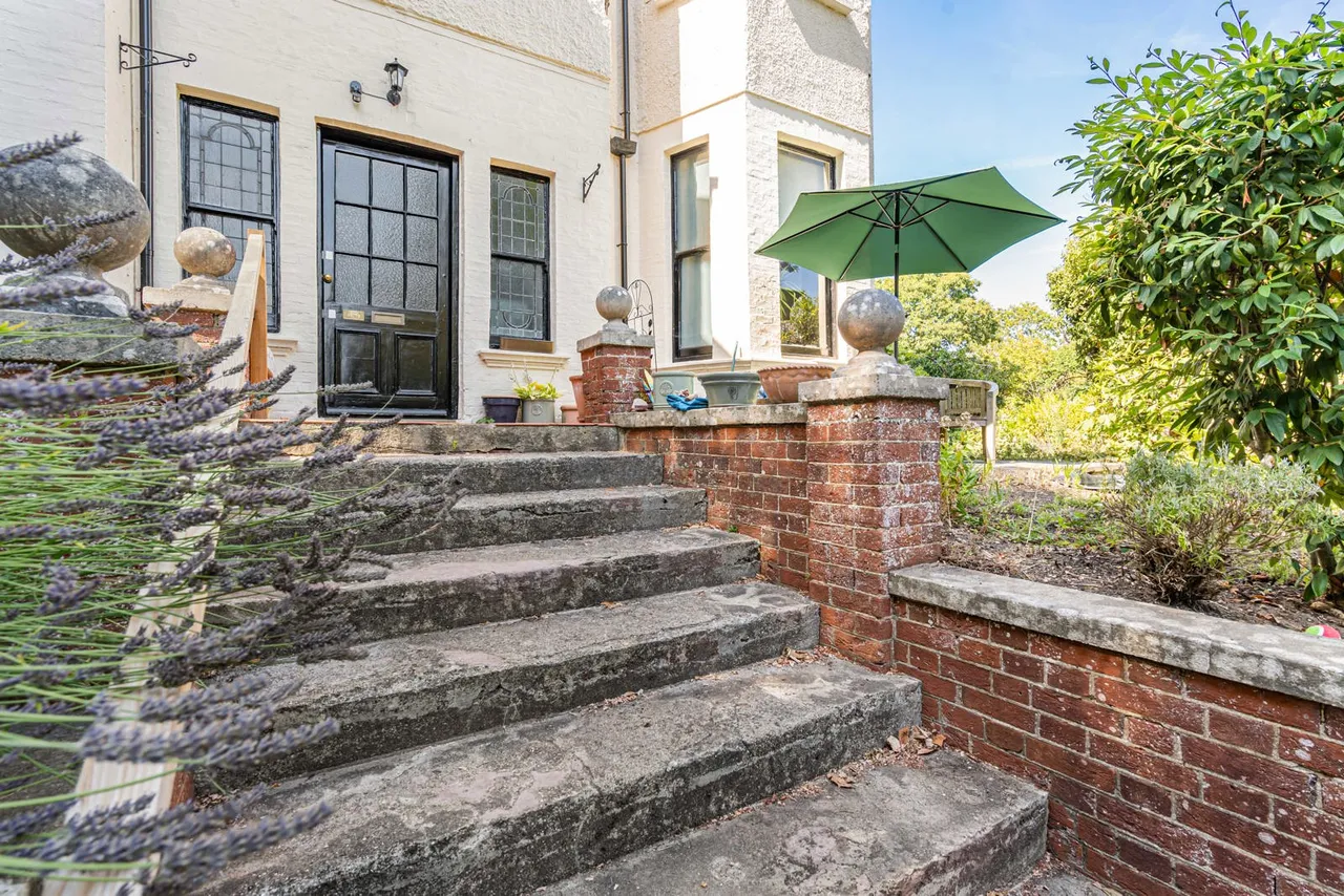 Aveley Lane, Farnham, GU9, photo 10
