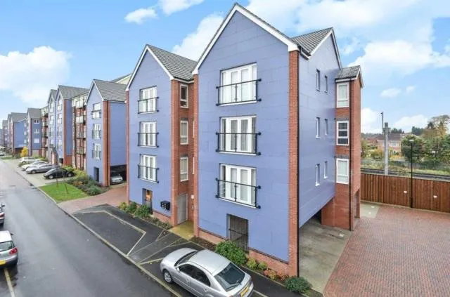 2 bed flat for sale, Chadwick Road, Slough, SL3
