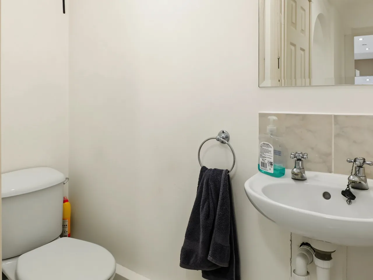 Woodford Road, E18, photo 9