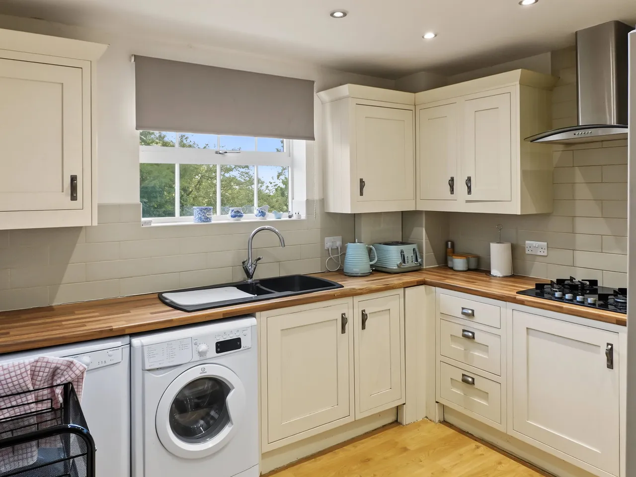 Woodford Road, E18, photo 2