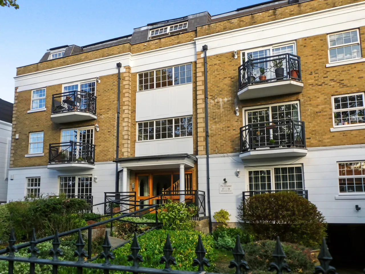 Woodford Road, E18, photo 19