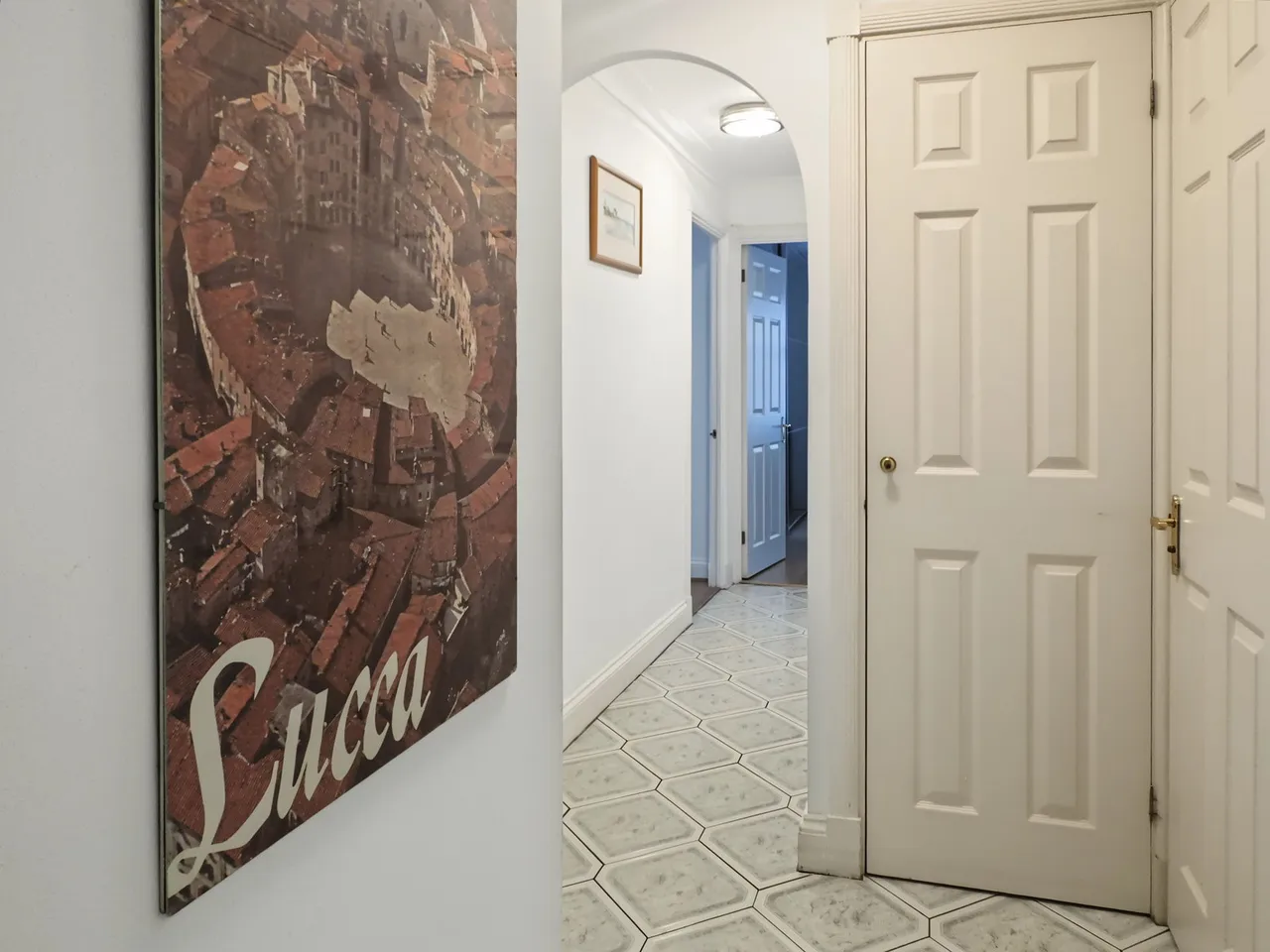 Woodford Road, E18, photo 8