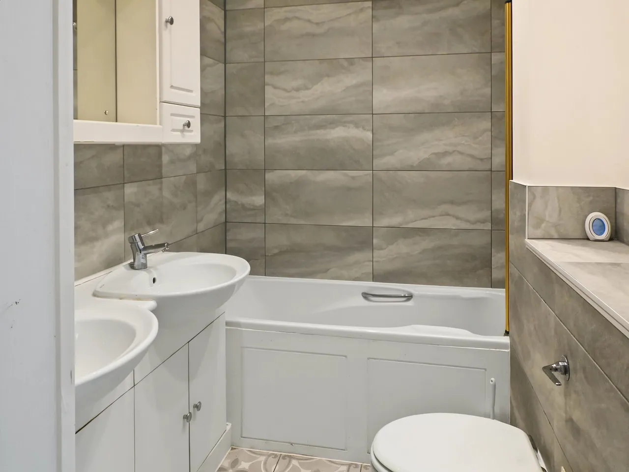 Woodford Road, E18, photo 14