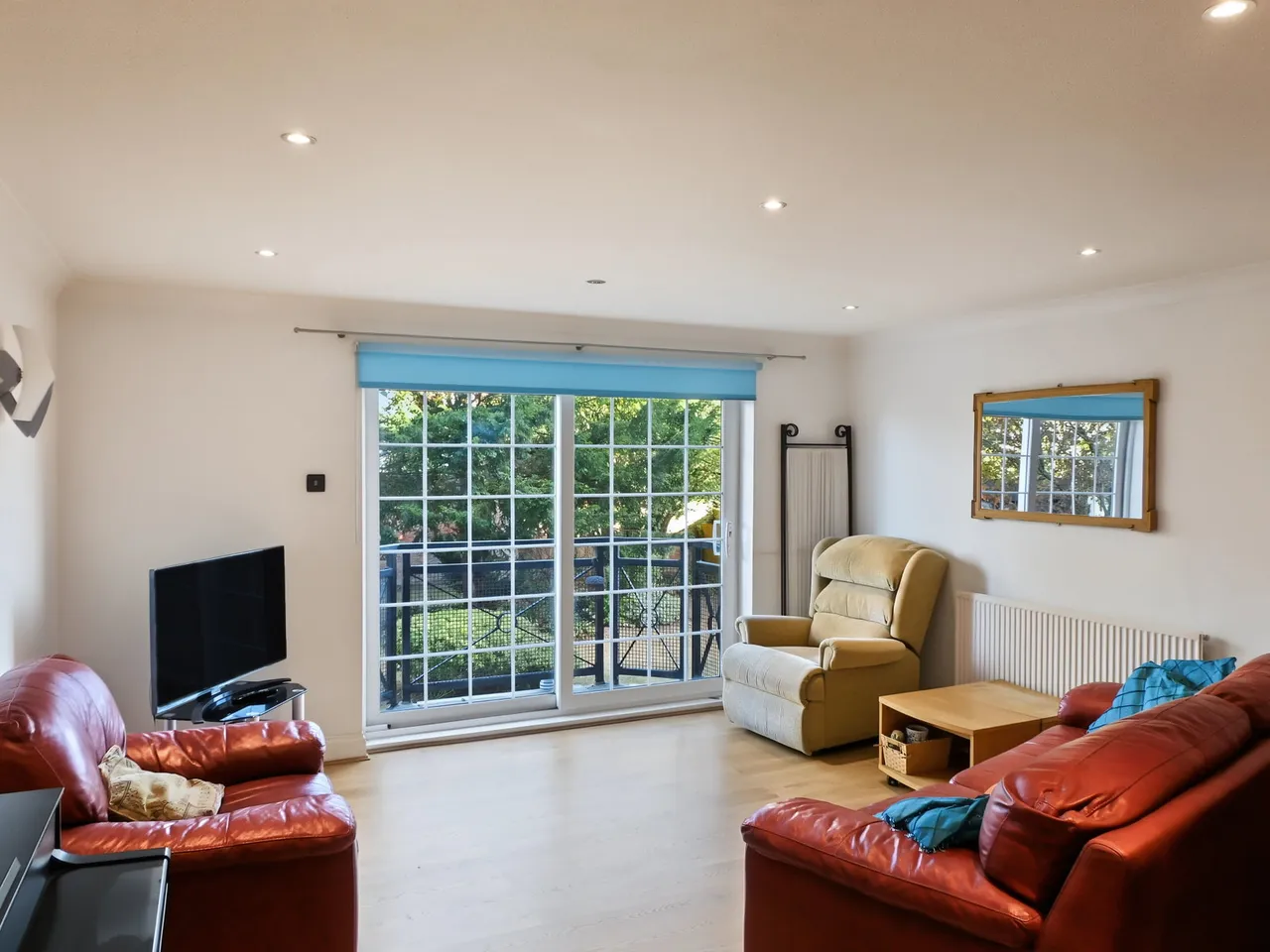Woodford Road, E18, photo 3