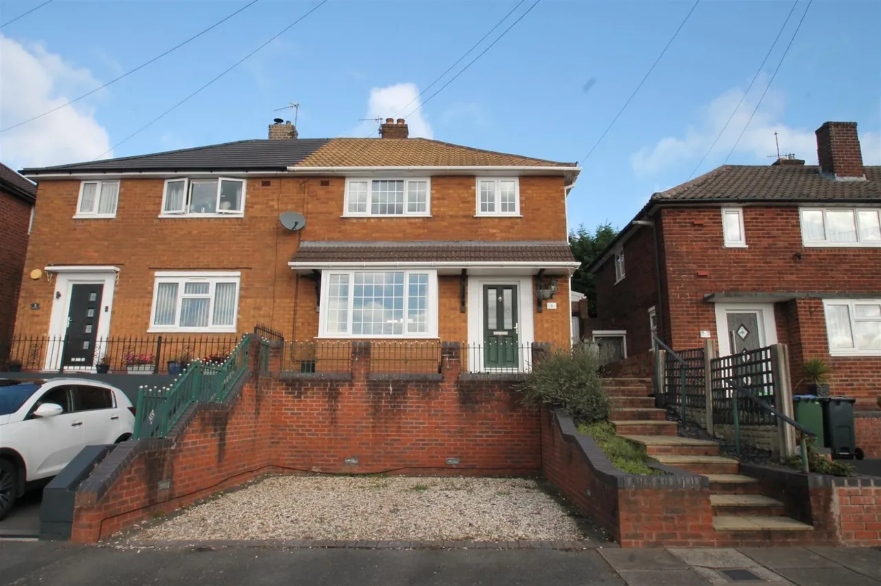 3 bed property for sale, Spring Crescent, Cradley Heath