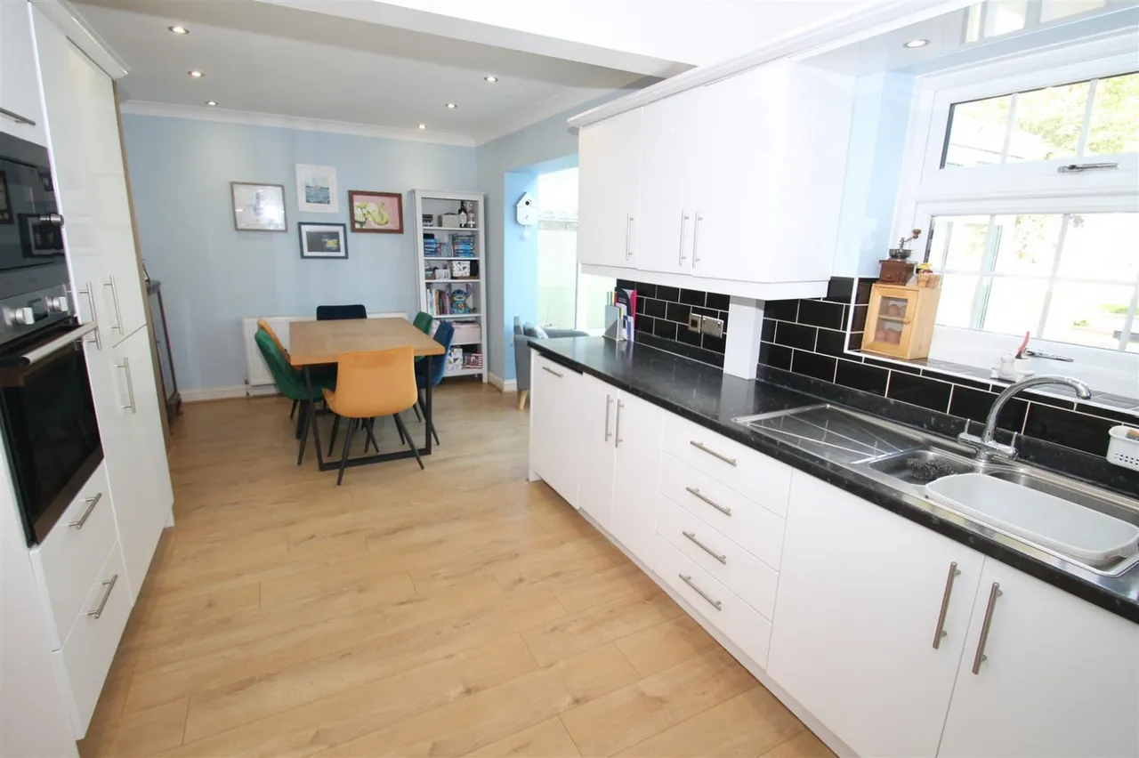 Spring Crescent, Cradley Heath, photo 2