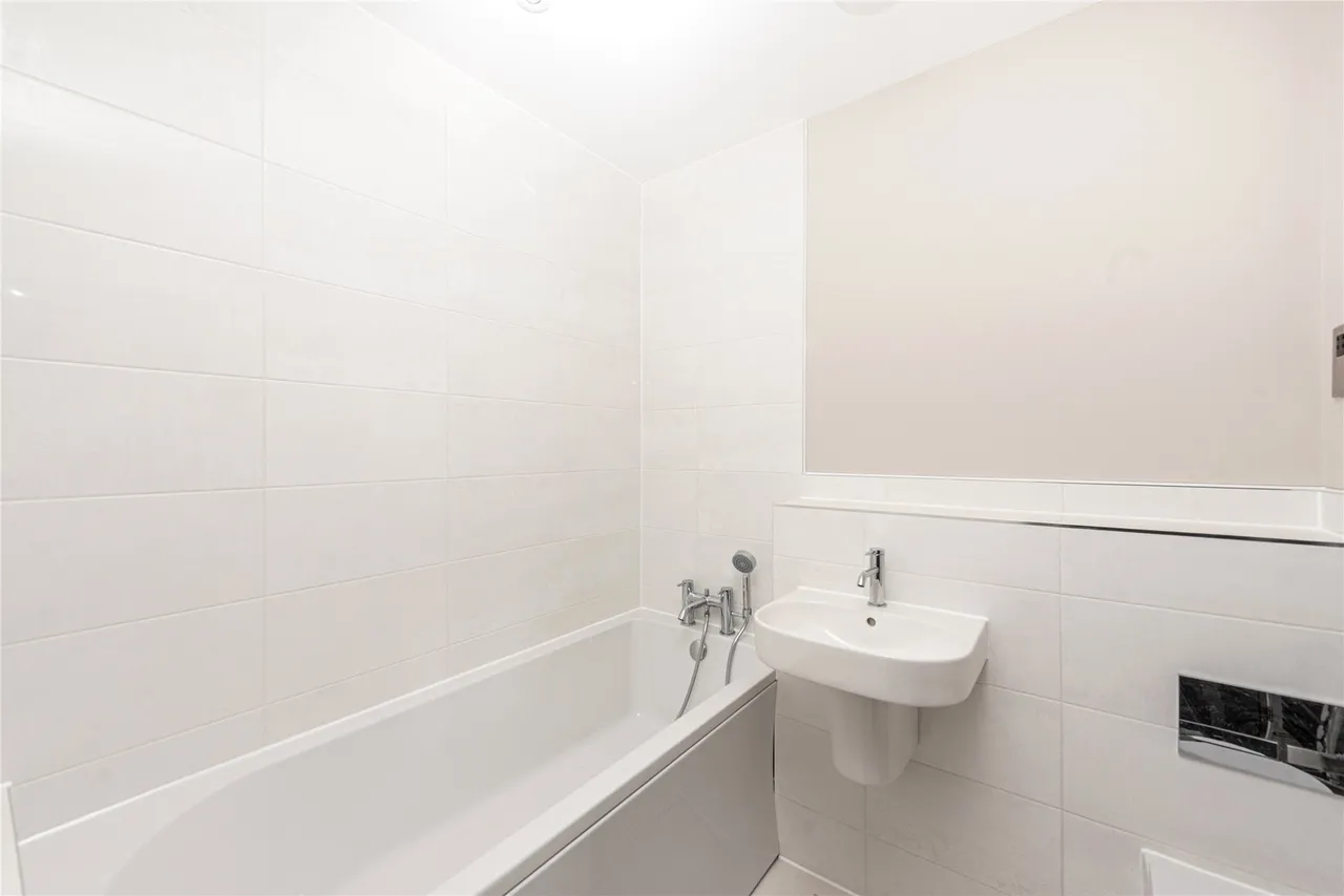 Raven Crescent, Westcott, HP18, photo 10