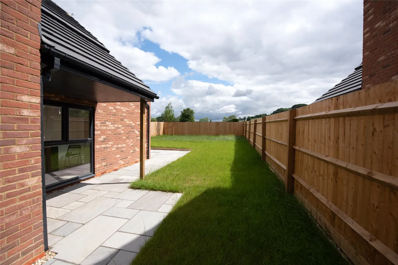 Raven Crescent, Westcott, HP18, photo 8