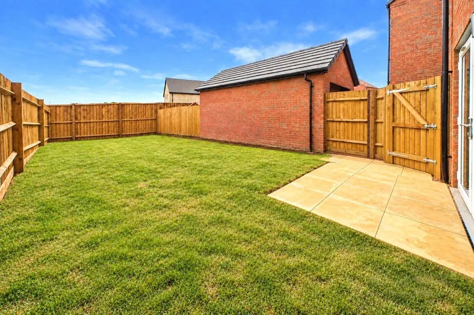 Hadlow Gardens, Kettering, NN16, photo 3