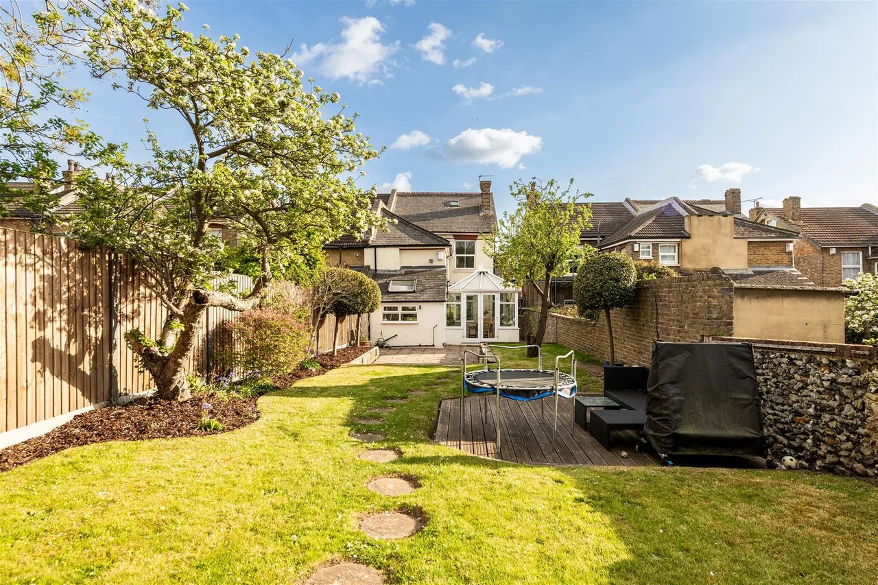 Old Road West, Gravesend DA11 0LJ, photo 9