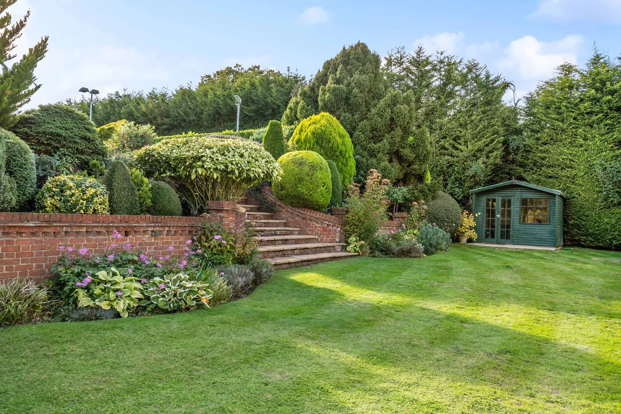 Outings Lane, Doddinghurst, CM15, photo 64