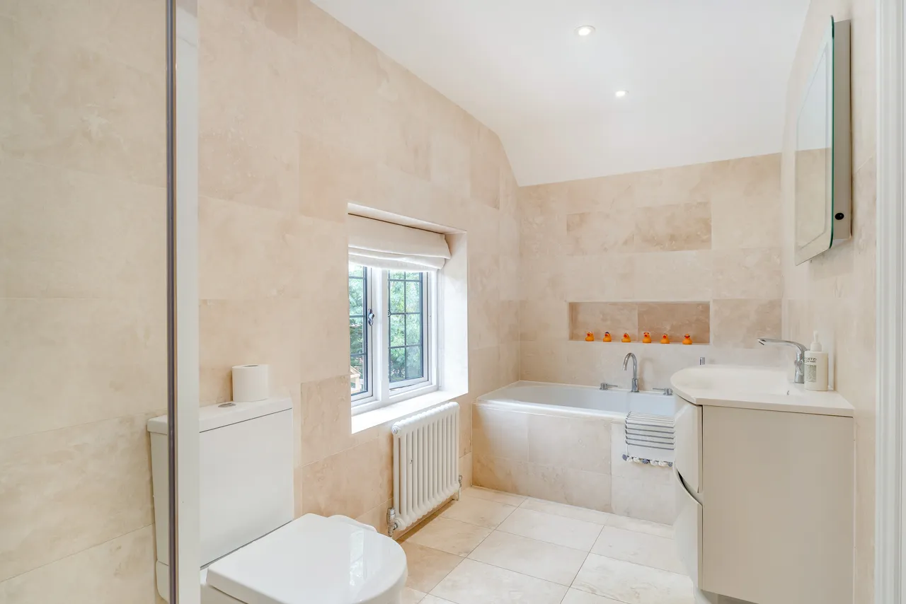 Hawthorn Hill, Warfield, RG42, photo 9