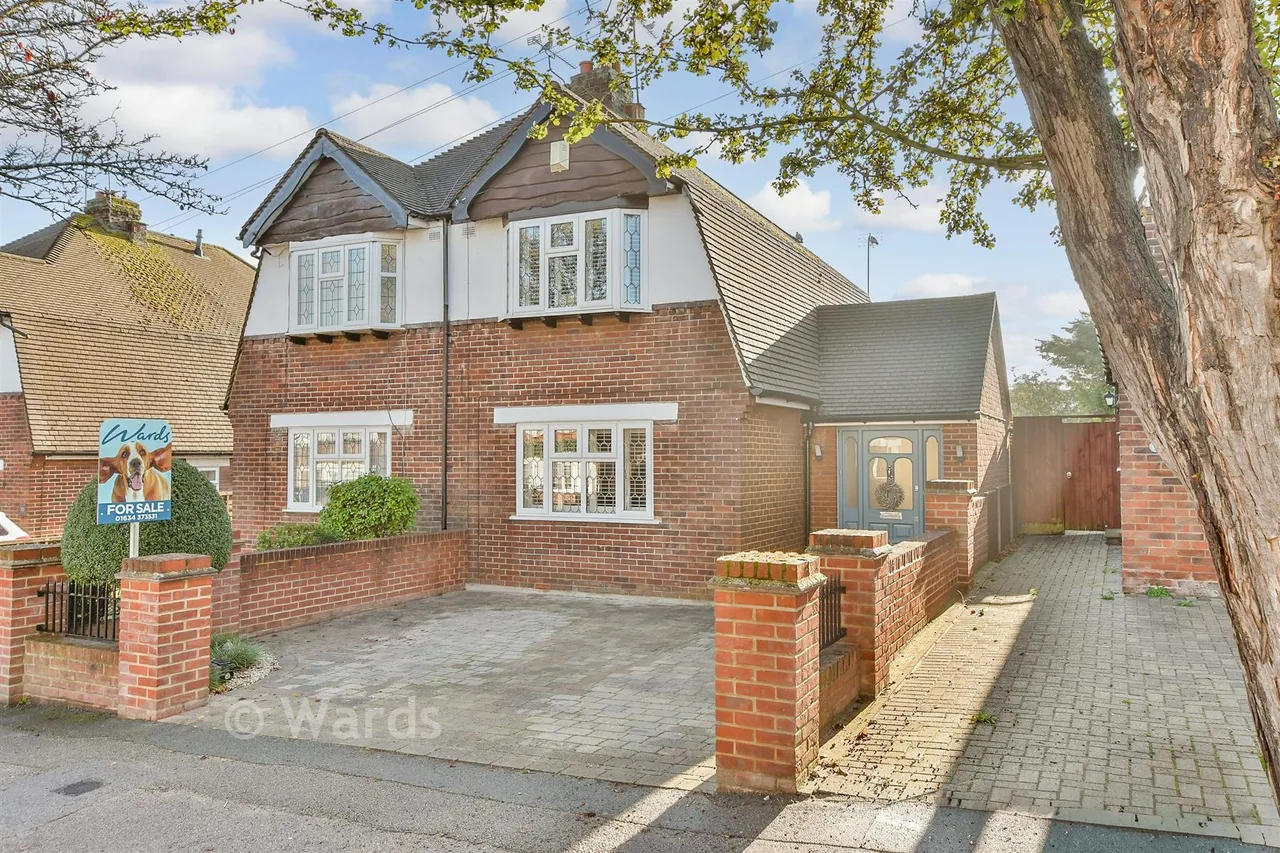 2 bed house for sale, Hawthorne Avenue, Rainham, ME8