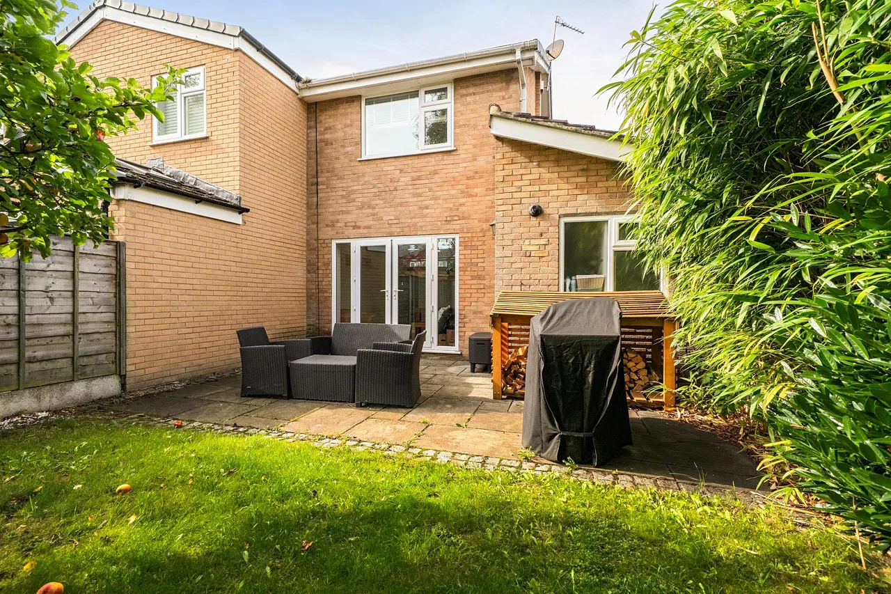 Bramley Close, Wilmslow, photo 3