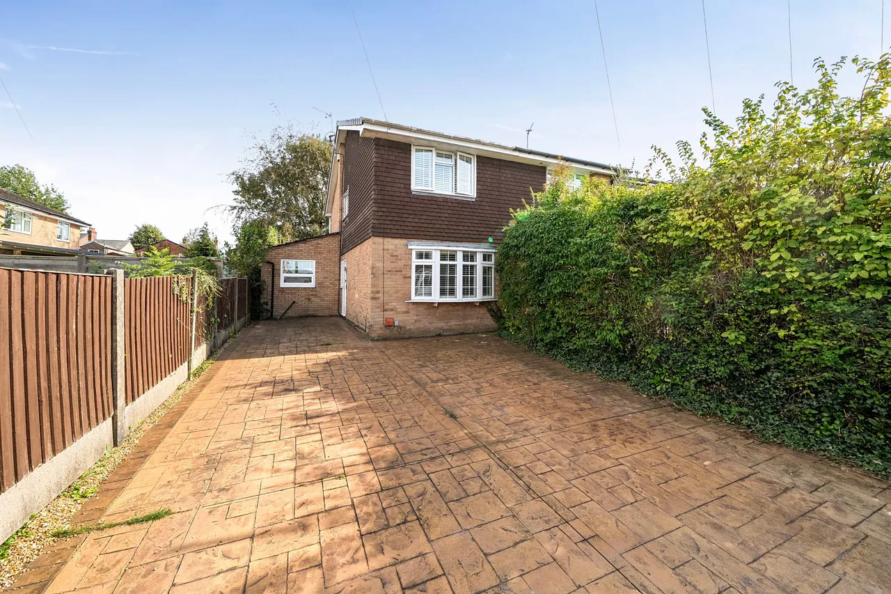 2 bed house for sale, Bramley Close, Wilmslow