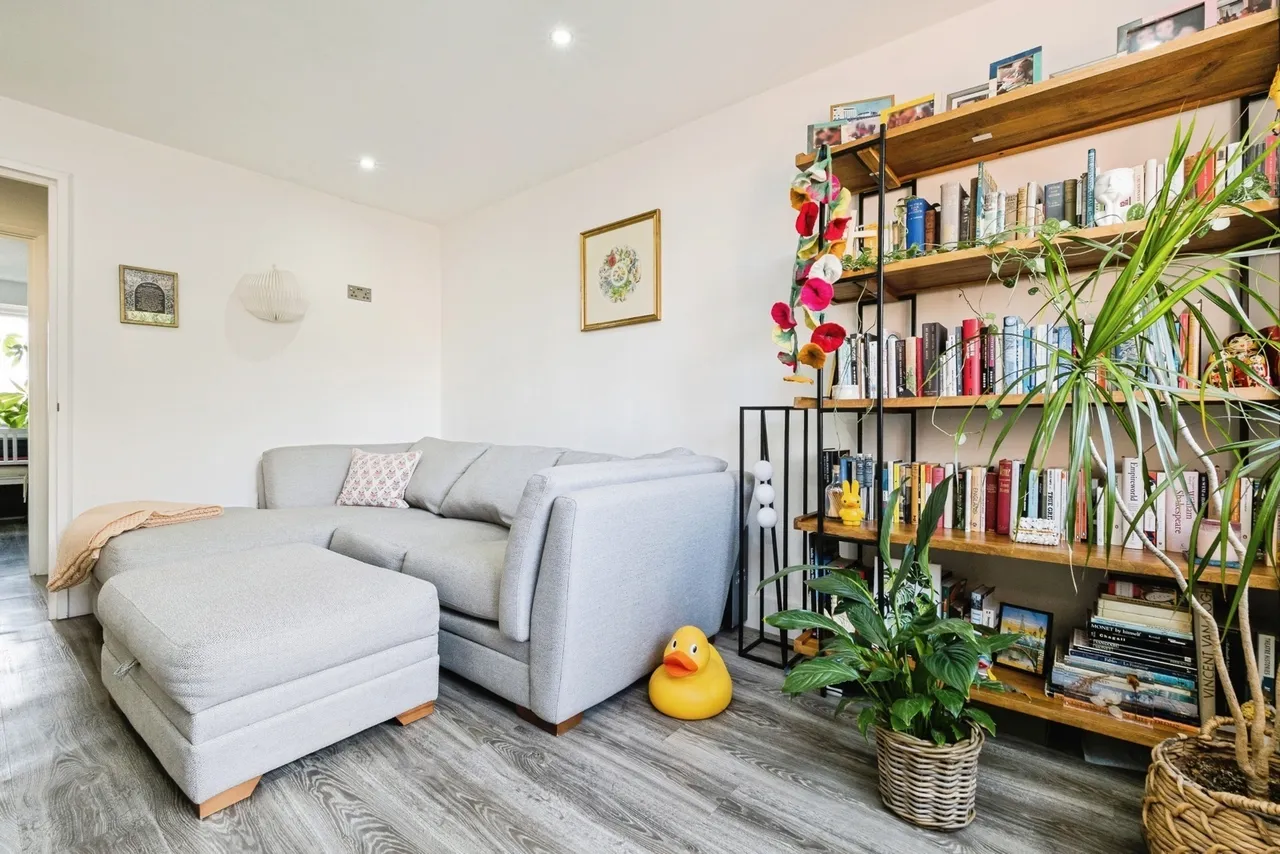 Latimer Drive, Hornchurch, RM12, photo 13