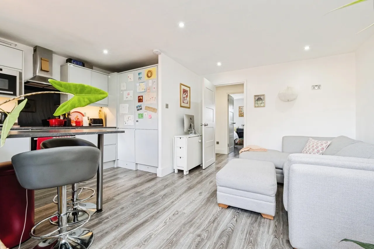 Latimer Drive, Hornchurch, RM12, photo 11