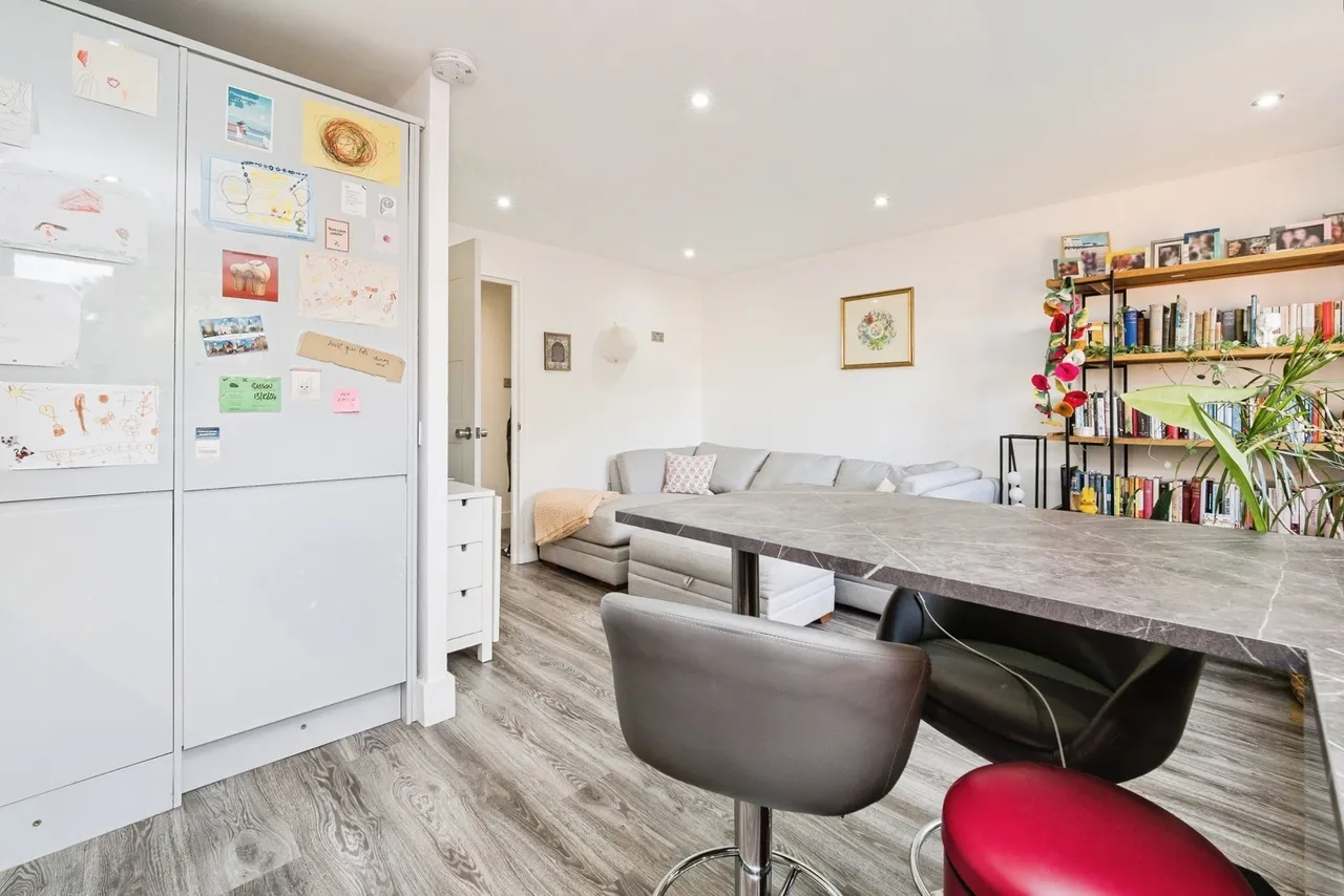 Latimer Drive, Hornchurch, RM12, photo 10