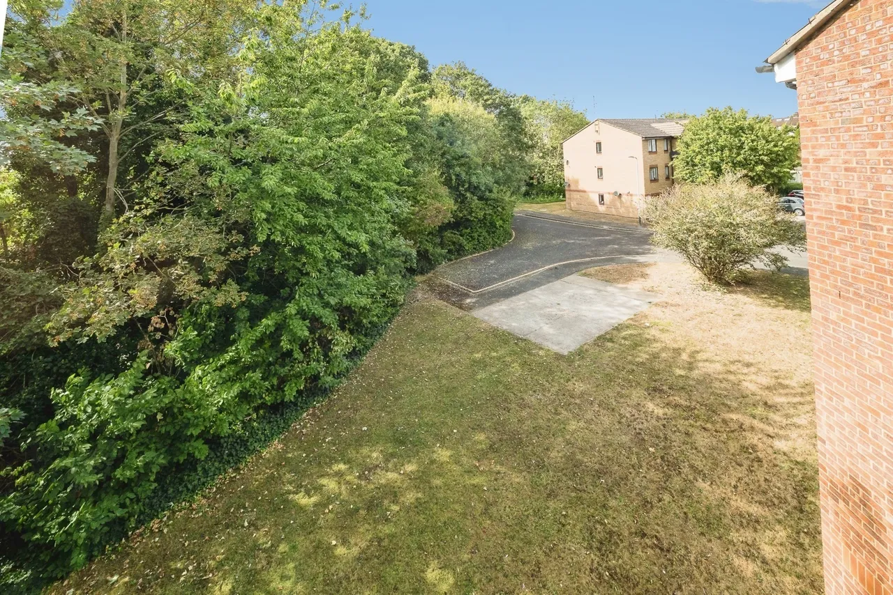 Latimer Drive, Hornchurch, RM12, photo 16
