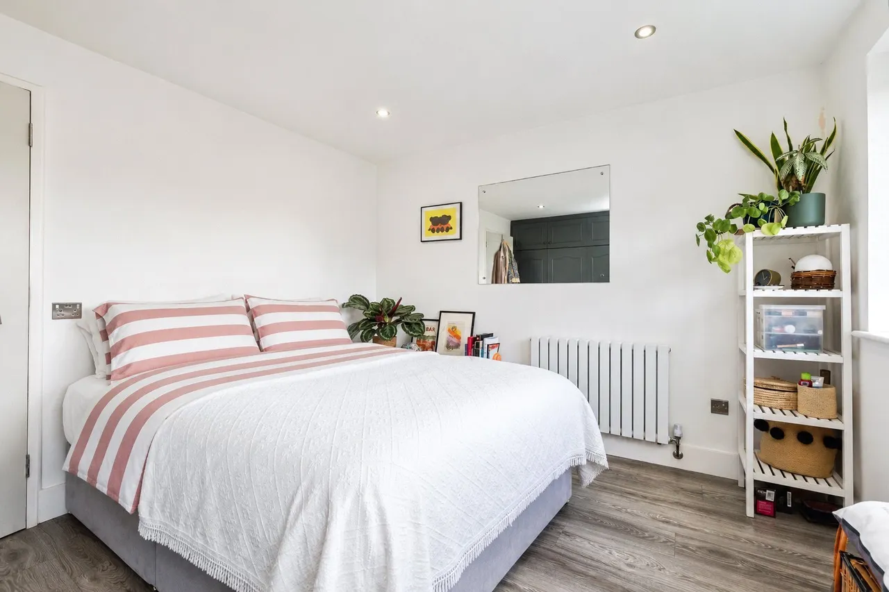 Latimer Drive, Hornchurch, RM12, photo 8