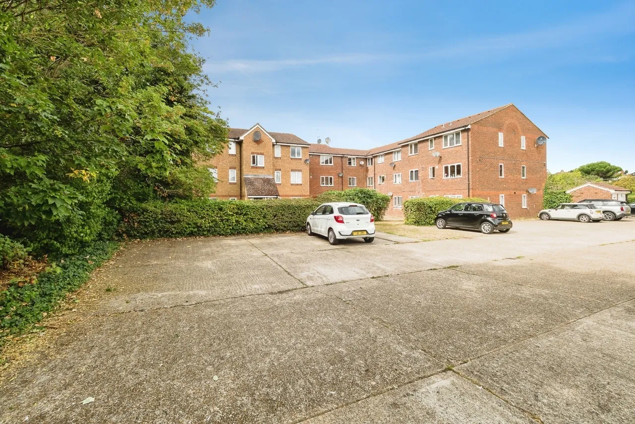 Latimer Drive, Hornchurch, RM12, photo 5