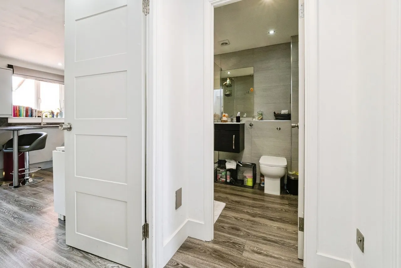 Latimer Drive, Hornchurch, RM12, photo 14