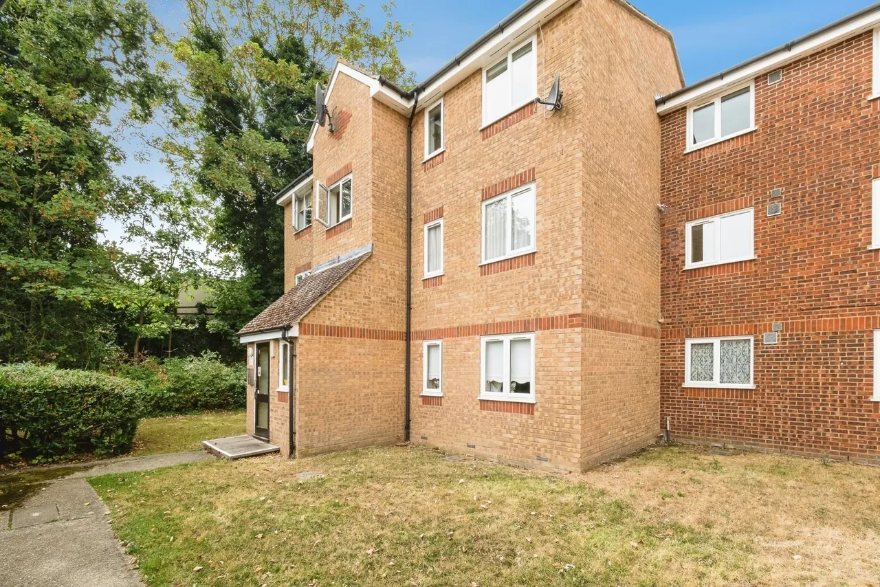 Latimer Drive, Hornchurch, RM12, photo 6