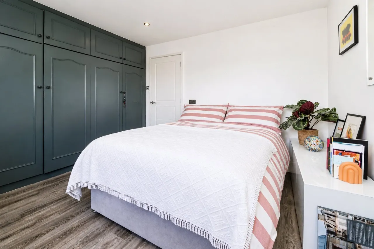 Latimer Drive, Hornchurch, RM12, photo 9