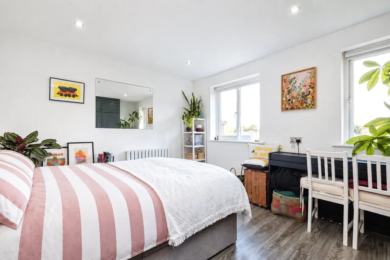 Latimer Drive, Hornchurch, RM12, photo 3