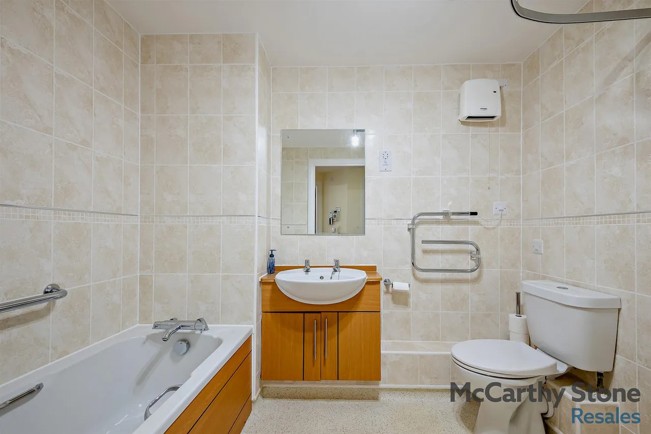 Victoria Road, Malvern, WR14, photo 6