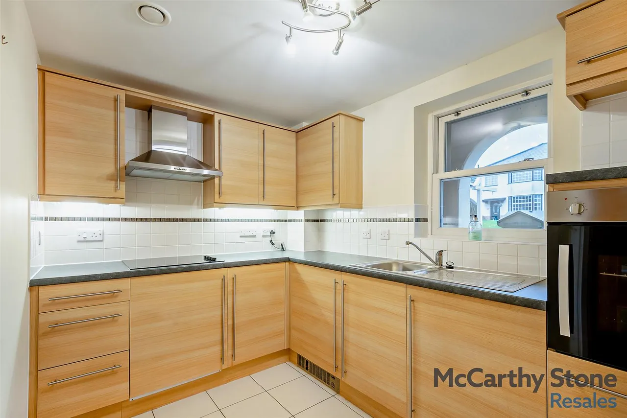 Victoria Road, Malvern, WR14, photo 11