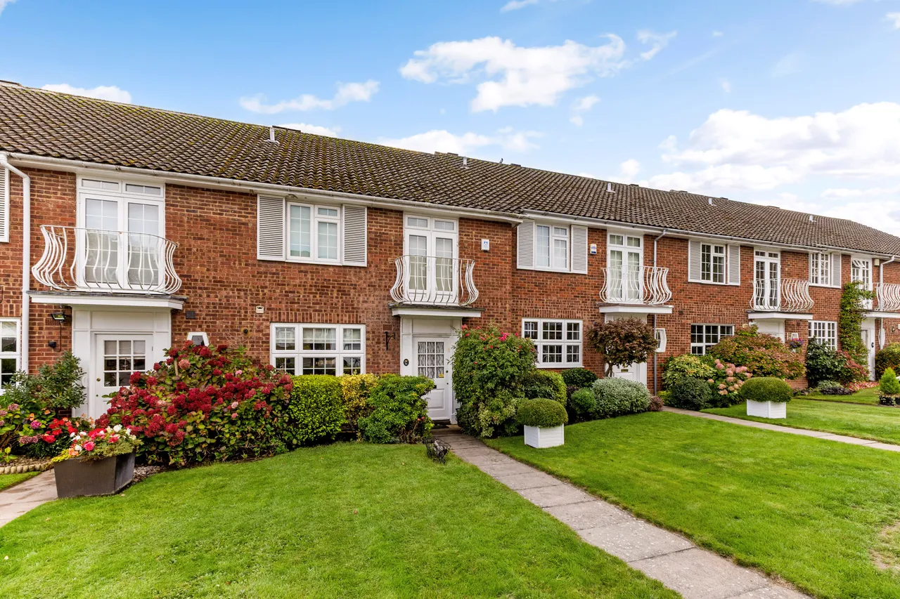 2 bed house for sale — Sunningdale Close, Stanmore, HA7