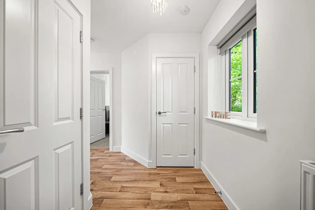 Alderson Grove Hersham, Walton-On-Thames KT12 5EG, photo 6