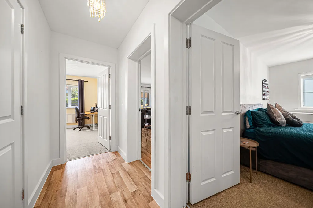 Alderson Grove Hersham, Walton-On-Thames KT12 5EG, photo 9