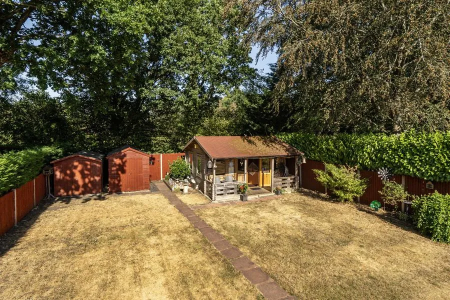 Rounce Lane, West End, GU24, photo 27