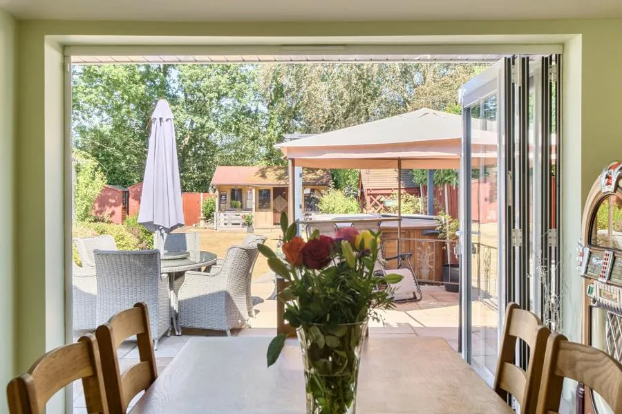 Rounce Lane, West End, GU24, photo 7