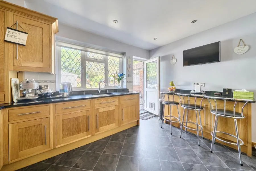 Rounce Lane, West End, GU24, photo 12