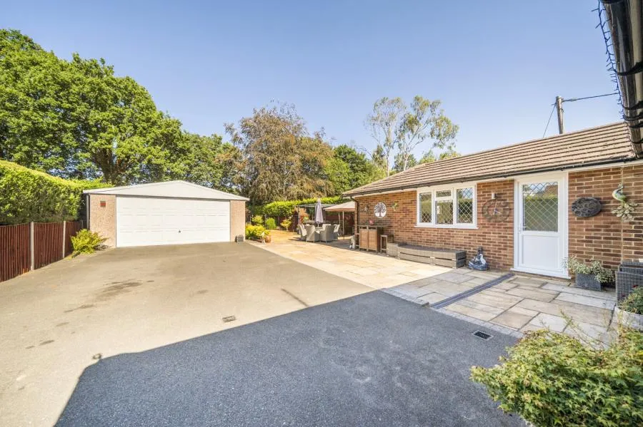 Rounce Lane, West End, GU24, photo 8