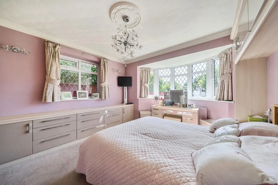 Rounce Lane, West End, GU24, photo 15